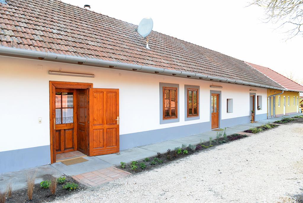 Rigofuetty Vendeghaz Hotel Tiszaalpar Екстериор снимка